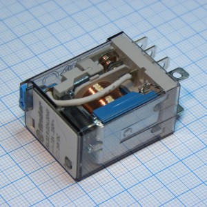 56.32.9.024.0040, Миниатюрное силовое электромеханическое реле; монтаж в розетку или наконечники Faston (4.8х0.5мм); 2CO 12A; контакты AgNi; катушка 24В DC; степень защиты RTI; опции: кнопка тест + мех.индикатор