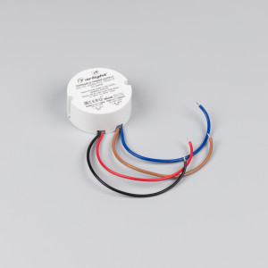Блок питания ARJ-SP-40600-PFC-TRIAC-R (24W, 27-40V, 600mA) 040965, Диммируемый источник тока по стандарту TRIAC с гальванической развязкой для светильников и мощных светодиодов. Входное напряжение 220-240 VAC. Выходные параметры: 27-40 В, 600 mА, 24 Вт. Встроенный PFC >0,92. Негерметичный пластиковый корпус IP 44.