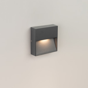 Светильник LGD-TRACE-S100x100-4W Warm3000 (GR, 65 deg, 230V) 029960, Светодиодный накладной квадратный светильник для стен, лестниц, 4Вт. Цвет ТЕПЛЫЙ БЕЛЫЙ 3000K, св.поток 160лм, CRI(Ra)>80, угол 65°, асимметричный свет. Размер 100x100x30мм. Влагозащищенный корпус IP65, алюминий серого цвета. Питание AC230V, 4Вт