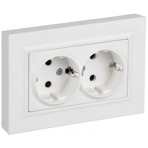BRITE Розетка 2-местная с заземлением с защитными шторками плоская 16А в сборе РСшПл12-3-БрАБ арктический белый IEK BR-R28-16-K91-F