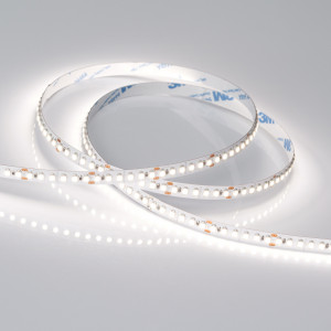 Лента RT6-3528-180 24V Day4000 3x (900 LED) 017418, Гибкая лента, светодиоды smd 3528, 180шт/м (900шт на 5м), белая плата 8мм, скотч 3М. Цвет ДНЕВНОЙ 3800-4300K. Питание 24V, мощность 14.4 Вт/м (72 Вт на 5м), угол 120°, высокая цветопередача CRI>90. Размеры 5000х8x2мм. Мин.отрезок 33.33мм, 6 шт светодиодов