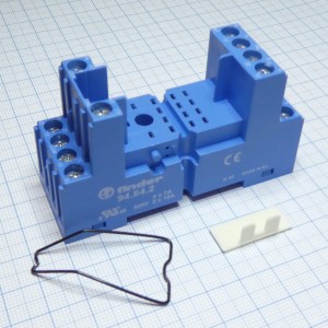 94.84.2SMA, Розетка с винтовыми клеммами (с зажимной клетью) для реле 55.32, 55.34, таймера 85.02, 85.04; применяются модули 99.80; в комплекте металлическая клипса 094.71; версия: синий цвет