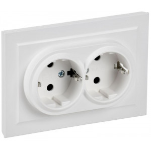BRITE Розетка 2-местная с заземлением с защитными шторками 16А в сборе РСш12-3-БрАБ арктический белый IEK BR-R24-16-K91-F