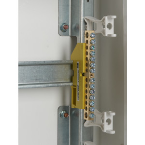 Шина PE "земля" на DIN-изол ШНИ-8х12-14-Д-Ж YNN10-812-14D-K05