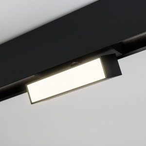 Светильник MAG-FLAT-FOLD-45-S205-6W Day4000 (BK, 100 deg, 24V) 026988, Светильник поворотный для магнитных треков шириной 45мм, 6Вт. Цвет свечения ДНЕВНОЙ 4000K, световой поток 650лм, угол 100°, CRI>90. Корпус прямоугольный, металл, цвет черный, IP20. Размеры LxWxH 204x35x92.5мм. Входное напряжение DC24V, мощность 6Вт.
