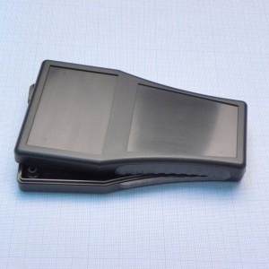 G808B, Пластиковый корпус черного цвета из прочного пластика