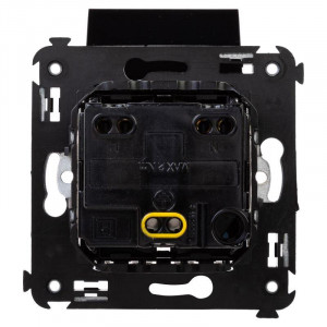 Розетка с крышкой в стену, 2P+E, с з/ш, 