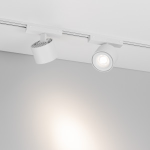 Светильник MAG-VIBE-POINT-R75-10W Warm3000 (BK, 24 deg, 48V) 044465, Светильник для магнитных треков MAG-VIBE. Мощность 10 Вт, св. поток 820 лм, 82 лм/Вт, теплый 3000 K, CRI>90, угол 24°, напряжение питания 48 В. Черный фигурный корпус из алюминия, экран поликарбонат, степень защиты IP20.Размеры LxWxH 115x75x88 мм. Длина с