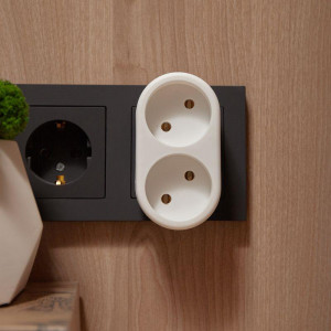 Разветвитель 2-м без заземл. 10А бел. 11-1074