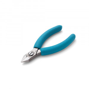 884E, Плоский срез, высококачественная инструментальная сталь,
электростатически безопасны. Режущие стороны подходят для крупных проводов. Перекусывает: проволока средней жесткости – 0,8 мм, Cu – 1,8 мм; 120 мм, 81 г