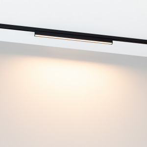 Светильник MAG-MICROCOSM-FLAT-L300-8W Warm3000 (BK, 100 deg, 24V) 043271, Светильник для магнитных треков MAG-MICROCOSM шириной 11 мм. Мощность 8 Вт, св. поток 251 лм, 31 лм/Вт, теплый 3000K, CRI>90, угол 100°, напряжение питания 24 В. Черный прямоугольный корпус из алюминия, экран поликарбонат, степень защиты IP20. Размер: дли