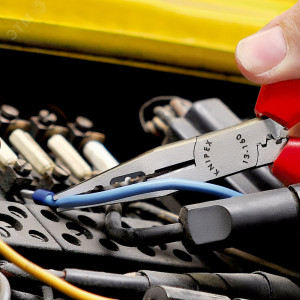 Плоскогубцы KN-1302160, Инструмент электрика, для захвата, удержания, изгибания и резки проволоки, с многокомпонентными рукоятками, длина 160мм