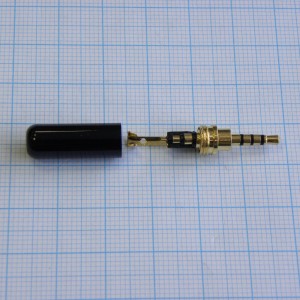 TRRS 2.5B (micro plug) штекер металл мин, Стерео аудио штекер 2.5 мм, 4 контакта, золотистый, миниатюрный металлический кожух черного цвета