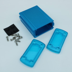 ALUG702BU080-CBU, Алюминиевый синий корпус с прозрачными синими пластиковыми торцевыми панелями