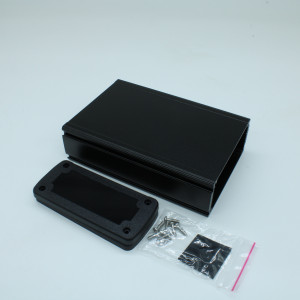 ALUG705BK160-BK, Алюминиевый черный корпус с черными пластиковыми торцевыми панелями