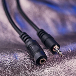 Шнур Стерео 3,5мм гнездо - Стерео 3,5мм штекер, 1,5м 17-4003