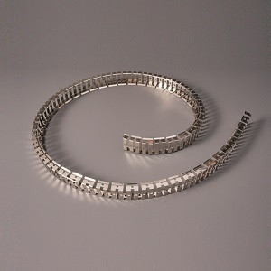 Профиль гибкий ARL-THOR-2527-980 045943, Гибкий профиль из нержавеющей стали для грейзера THOR сечения 25x27 мм. Внешние размеры 980x21.2x10 мм. В комплекте один профиль длиной 980 мм. Цена за штуку.