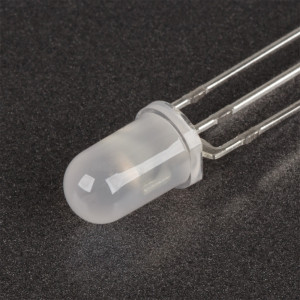 Светодиод ARL-5413EGW/3L 003011, Поставка под заказ от 5000 шт. Выводной круглый светодиод, d=5 мм, белая матовая линза. Цвет свечения красный (625 нм), зеленый (565 нм). Угол излучения 30°. Сила света Iv=100-200 мкд при If=20 мА. VF=1.8-2.4 В. Три вывода, общий катод.