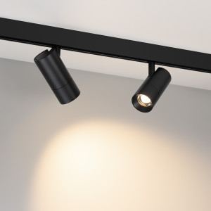 Светильник MAG-ORIENT-SPOT-ZOOM-R65-15W Day4000 (BK, 34-60 deg, 48V) 037458, Светильник для магнитных треков MAG-ORIENT шириной 26 мм. Мощность 15 Вт, св. поток 1100 лм, 73 лм/Вт, дневной 4000 K, CRI>90, угол 34-60°, напряжение питания 48 В. Черный фигурный корпус из металл, экран поликарбонат, степень защиты IP20. Размеры LxWxH 2