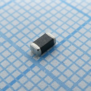 B72520E0200K062, SMD варистор 1206 20Vac/26Vdc 200A  33V(1mA), автомобильная. серия, лента в катушке (SIOV-CT1206K20G)