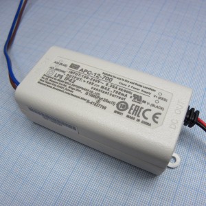 APC-12-700, AC-DC, 12.6Вт, токовый выход, вход 90…264В AC, выход 700мА/9…18В, изоляция 3750В AC, в кожухе 77х40х29мм, -30…+70°С