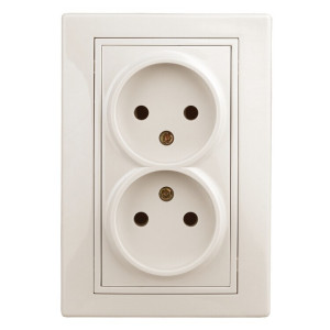 1-204-02 Розетка 2х2P, 16А-250В, IP20, СУ, Plano, сл.кость (10/100/1500) Б0027614