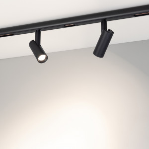 Светильник MAG-FLEX-SPOT-R35-6W Day4000 (BK, 24 deg, 48V) 036319, Светильник для магнитных треков MAG-FLEX. Мощность 6 Вт, св. поток 555лм, 92 лм/Вт, дневной 4000 K, CRI>90, угол 24°, напряжение питания 48 В. Черный фигурный корпус из металл, экран поликарбонат, степень защиты IP20.