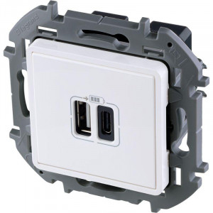 Зарядное устройство с двумя USB разьемами A C 240В/5В 3000мА INSPIRIA белый 673760