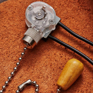 Выключатель для настенного светильника с проводом и деревянным наконечником Silver блист. 06-0242-A