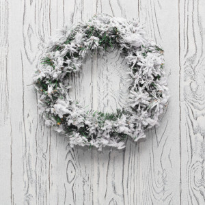Заснеженный еловый венок ? 30 см, ПВХ 307-146
