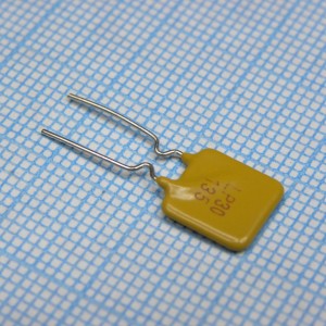 LP30-135F, Самовосстанавливающийся предохранитель PTC 1.35A(hold) 2.7A(trip) 30V 40A 1.11W 7.3s 0.04Ohm Radial 8.9 X 3 X 14mm