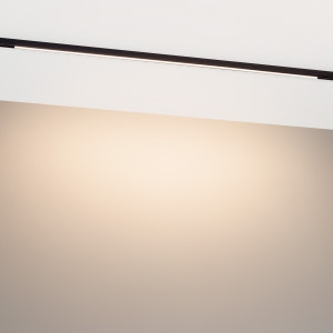 Светильник MAG-MICROCOSM-STRIP-L600-10W Warm3000 (BK, 100 deg, 24V) 043267, Светильник для магнитных треков MAG-MICROCOSM шириной 11 мм. Мощность 10 Вт, св. поток 716 лм, 72 лм/Вт, теплый 3000 K, CRI>90, угол 100°, напряжение питания 24 В. Черный прямоугольный корпус из алюминия, экран поликарбонат, степень защиты IP20. Размер: д