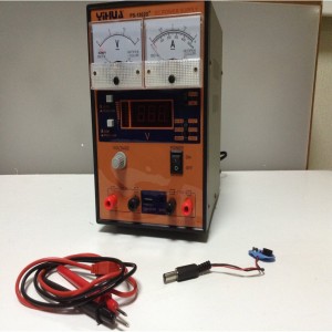 YIHUA 1502D+/PS-1502D+, Блок питания имеет функцию мультиметра с цифровой индикацией для проверки напряжения от 0 до 49.9В,