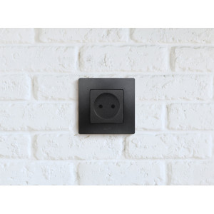 Розетка 1-м СП Etika 16А IP31 250В 2P без заземл. защ. шторки немецк. стандарт винтов. клеммы механизм антрацит Leg 672634
