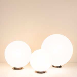 Светильник KT-GLOBE-R300-10W Warm3000 (DG, 275 deg, 24V) 046170, Декоративный ландшафтный светильник. Мощность 10 Вт, св. поток 900 лм, 90 лм/Вт, теплый 3000 K, CRI>80, угол 275°, напряжение питания 24 В. Белый светопропускающий сферический корпус из PMMA, основание из алюминия серого цвета, степень защиты IP65.