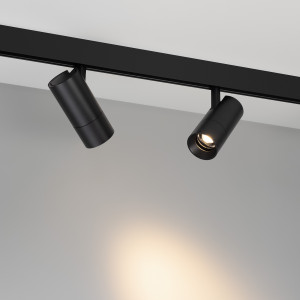 Светильник MAG-ORIENT-SPOT-ZOOM-R65-15W Day4000 (BK, 34-60 deg, 48V) 037458, Светильник для магнитных треков MAG-ORIENT шириной 26 мм. Мощность 15 Вт, св. поток 1100 лм, 73 лм/Вт, дневной 4000 K, CRI>90, угол 34-60°, напряжение питания 48 В. Черный фигурный корпус из металл, экран поликарбонат, степень защиты IP20. Размеры LxWxH 2