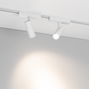 Светильник MAG-VIBE-SPOT-R35-8W Day4000 (WH, 24 deg, 48V) 044464, Светильник для магнитных треков MAG-VIBE. Мощность 8 Вт, св. поток 635 лм, 79 лм/Вт, дневной 4000 K, CRI>90, угол 24°, напряжение питания 48 В. Белый фигурный корпус из алюминия, экран PMMA, степень защиты IP20.Размеры LxWxH 122x35x81 мм. Длина светоизлуч