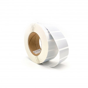 umpTPL76010, THT-76-50x25 этикетки ЮМП, материал - полиэстер с усиленным адгезивом, покрытие - полуматовое, размер – 50х25 мм, цвет - серебристый, 3000 шт. в рулоне (аналог THT-17-435)