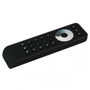 Пульт SMART-R33-DIM Black (4 зоны, 2.4G) 025030, Кнопочный радиопульт с сенсорным кольцом 2.4 ГГц черного цвета для управления одноцветным (DIM) источником света. 4 зоны управления, 3 слота памяти пользовательских настроек, управление яркостью с помощью сенсорного кольца. Питание 3VDC (AAA*2). Габариты