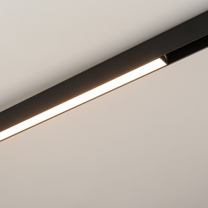 Светильник MAG-FLAT-25-L800-24W Warm3000 (BK, 100 deg, 24V) 034213, Светильник для магнитных треков шириной 25 мм, 24 Вт. Цвет свечения теплый 3000K, световой поток 1400 лм, угол 100°, CRI>90. Корпус прямоугольный, металл, цвет черный, IP20. Размеры LxWxH 804x20x25 мм. Входное напряжение DC24V, мощность 24 Вт.