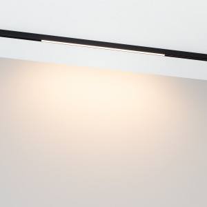 Светильник MAG-MICROCOSM-STRIP-L300-5W Warm3000 (BK, 100 deg, 24V) 043265, Светильник для магнитных треков MAG-MICROCOSM шириной 11 мм. Мощность 5 Вт, св. поток 368 лм, 74 лм/Вт, теплый 3000 K, CRI>90, угол 100°, напряжение питания 24 В. Черный прямоугольный корпус из алюминия, экран поликарбонат, степень защиты IP20. Размер: дл