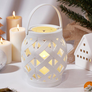 Декоративный фонарь со свечкой, плетеный корпус, белый, размер 14х14х16,5 см, цвет теплый белый 513-057