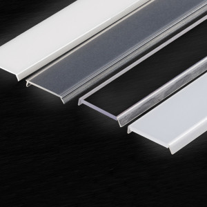 Экран прозрачный для профиля PLS-LOCK 016443, -HS- Прозрачный твердый экран высшего класса для профилей PLS-LOCK. Материал PC (поликарбонат). Гладкий, ударопрочный, двойная УФ-защита. Устойчивый к прямому солнечному излучению. Пригоден для использования в любых условиях в помещениях и на улице.