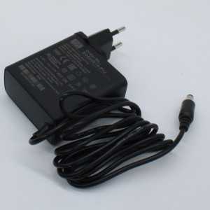 NGE65E15-P1J, AC-DC, 65.1Вт, сетевой адаптер, выход 15В/4.34А, вход 80...264В AC, 47...63 Гц, изоляция 4000B DC, 2xMOPP, 62x30*x65мм, -30...+70C, евровилка, выходной разъем 11мм, диам. 5.5х2.1мм