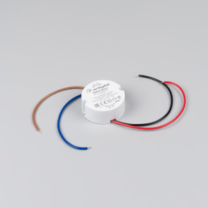 Блок питания ARJ-KE28700R (20W, 700mA, PFC) 023760, Источник тока с гальванической развязкой для светильников и мощных светодиодов. Входное напряжение 220-240 VAC. Выходные параметры: 19-28 В, 700 mА, 20 Вт. Встроенный PFC >0.92. Негерметичный пластиковый корпус IP 44. Габаритные размеры диаметр в окружнос