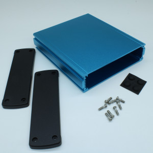 ALUG706BU160, Алюминиевый синий корпус с черными торцевыми панелями