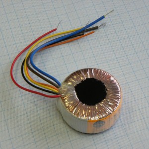 55702-P1S2, Тороидальный трансформатор 15ВА 230В 2x18В 0,417A B, (62x32мм), внутри залит компаундом с медной вставкой с резьбой М4
