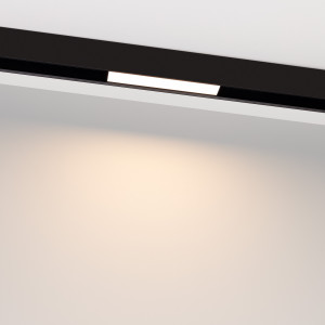 Светильник MAG-FLAT-45-L205-6W Warm3000 (BK, 100 deg, 24V, DALI) 046576, Светильник для магнитных треков шириной 45мм, 6Вт с управлением DALI. Цвет свечения ТЕПЛЫЙ 3000K, световой поток 600лм, угол 100°, CRI>90. Корпус прямоугольный, металл, цвет черный, IP20. Размеры LxWxH 204x35x43мм. Входное напряжение DC24V, мощность 6Вт.