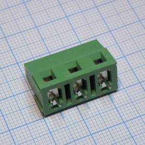 DG128-7.5-03P-14-00A(H), Винтовой клеммный блок c рельефной обоймой, 3 контакта шаг 7.5мм зеленый