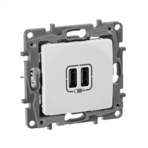 ETIKA Зарядное устройство с двумя USBразьемами 240В/5В 2400мА белый 672294